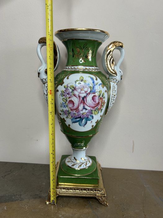 Vaso de porcelana pintado à mão