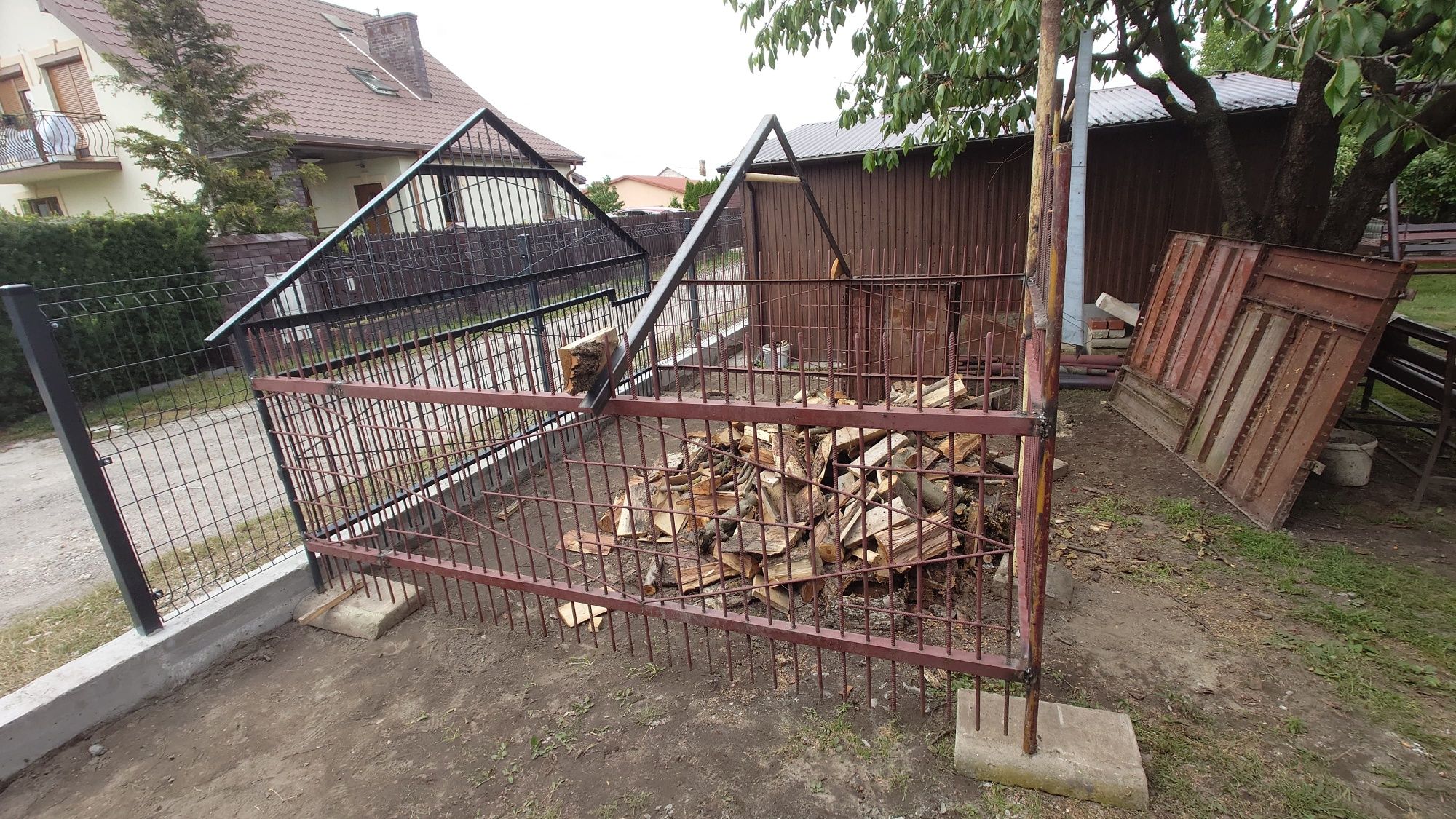 Kojec drewutnia zagroda do ukończenia Łuków