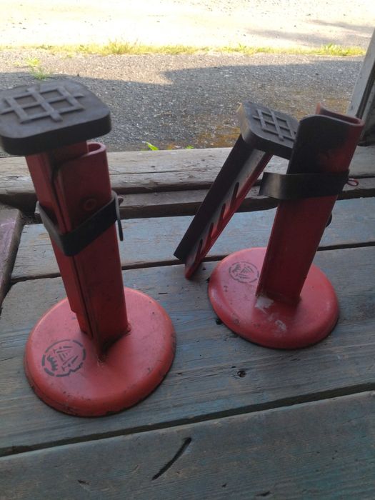 Підставки під машину