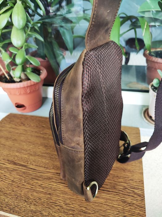Сумка мужская Слинг. Натуральная Кожа с эффектом Pull-Up. Dark Brown.