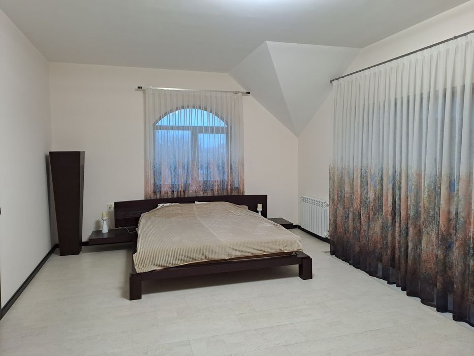 Оренда будинку з басейном новобудова