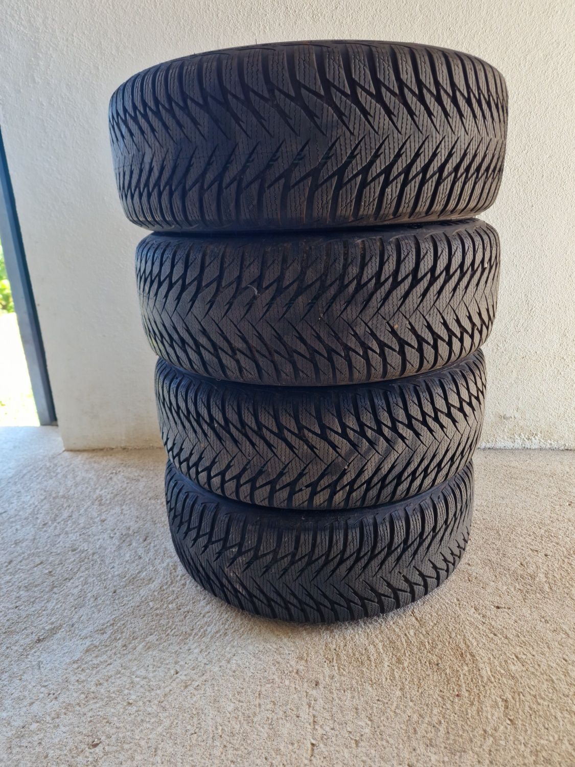 Pneus Goodyear R16