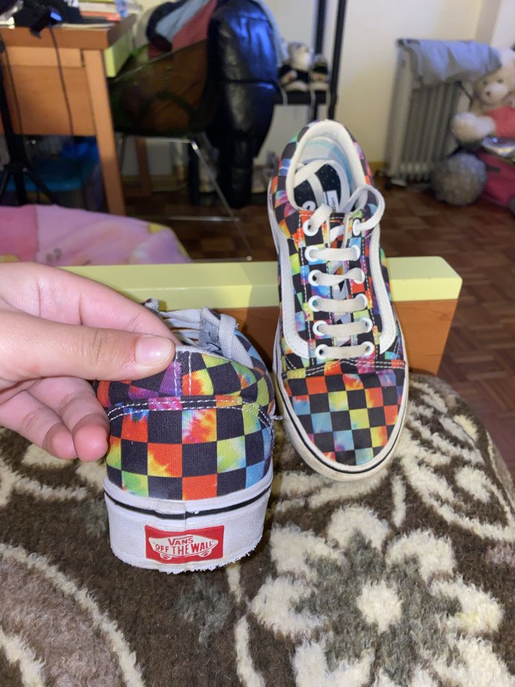 Vendo vans coloridos