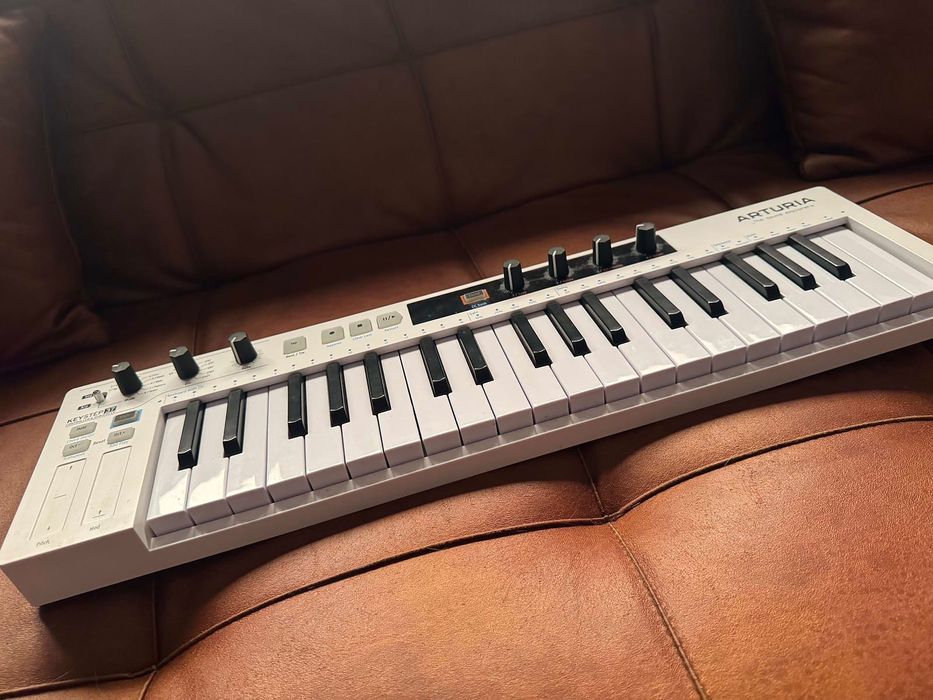 Arturia KeyStep 37 MIDI Controller (2021) – Excelente Estado