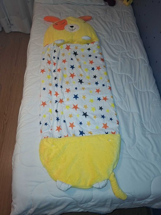 Dormiloco cão amarelo