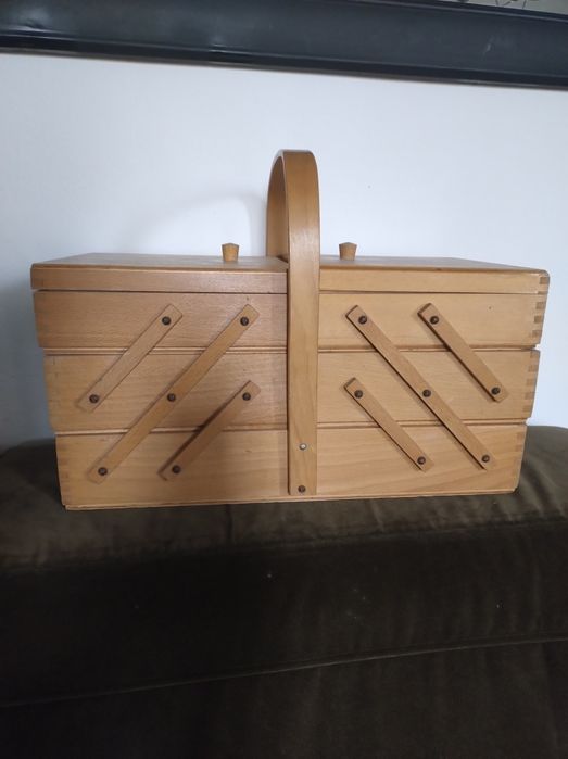Skrzynka drewnia przybornik rozkładany vintage