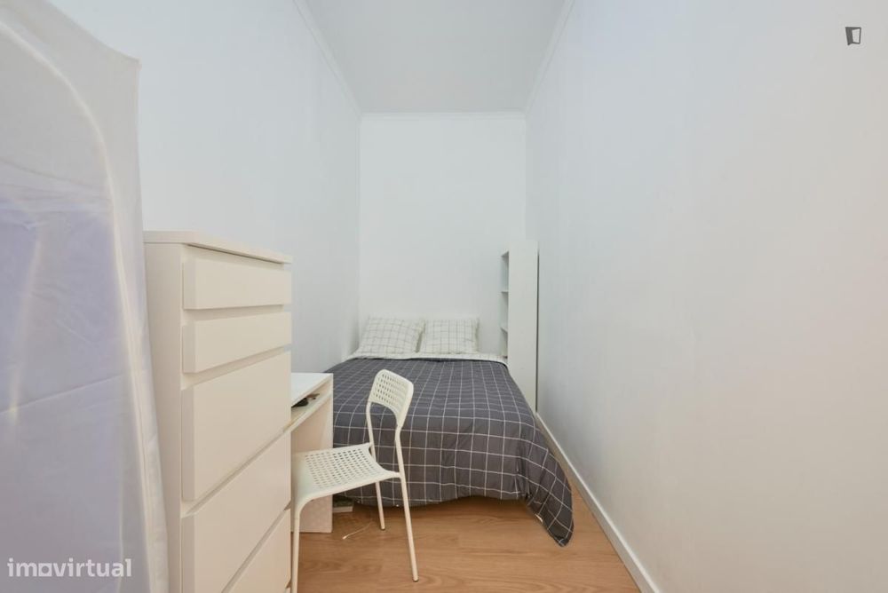 Quarto - localizado em Entrecampos Lisbon