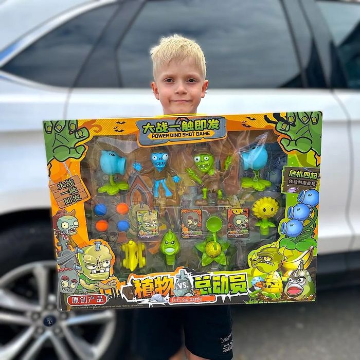 Набір дитячих ігрових фігурок Plants vs Zombies у подарунковій коробці