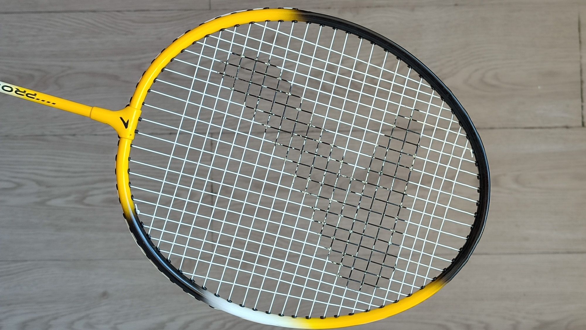 Raquete de badminton