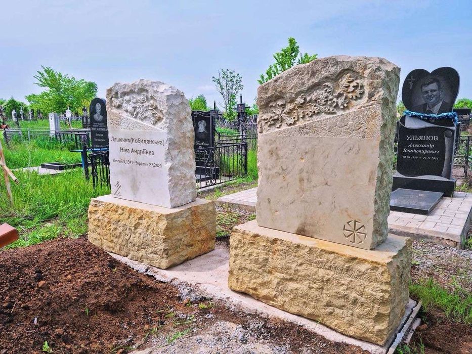 Козацький хрест, пам'ятники з каменю