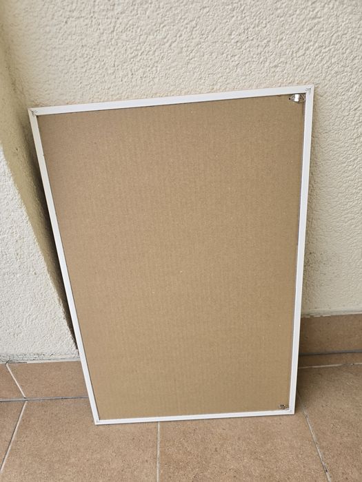 Tablica korkowa w drewnianej ramie