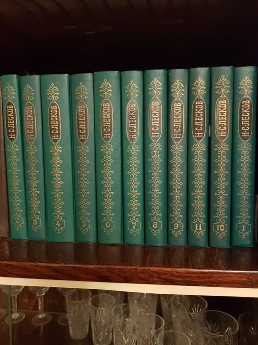 Шкаф б-у сервант.