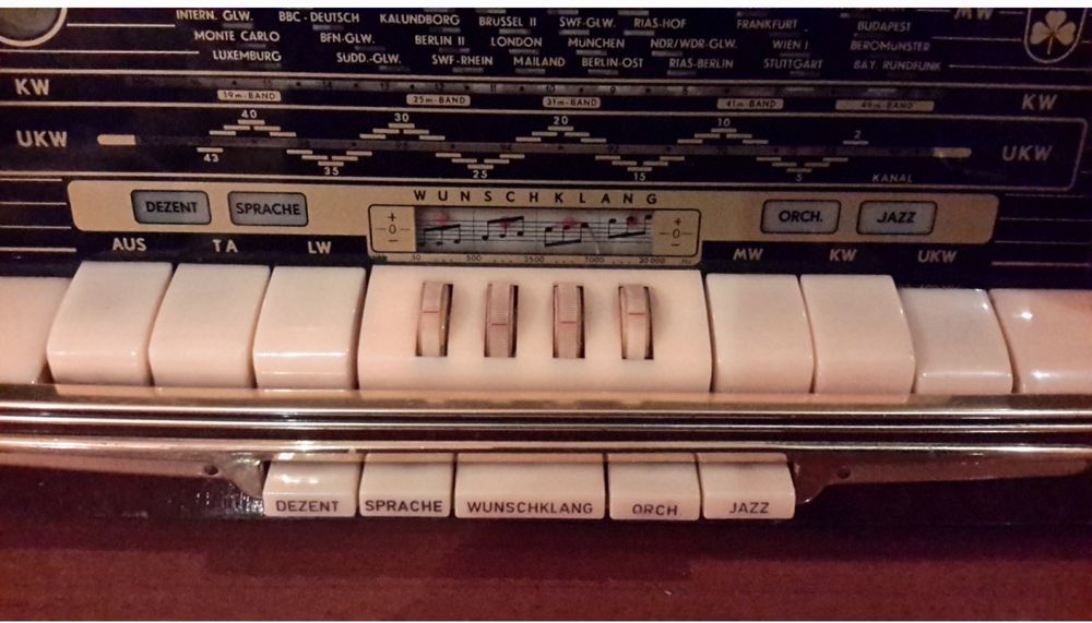 Винтажный ламповый радиоприёмник GRUNDIG с эквалайзером.