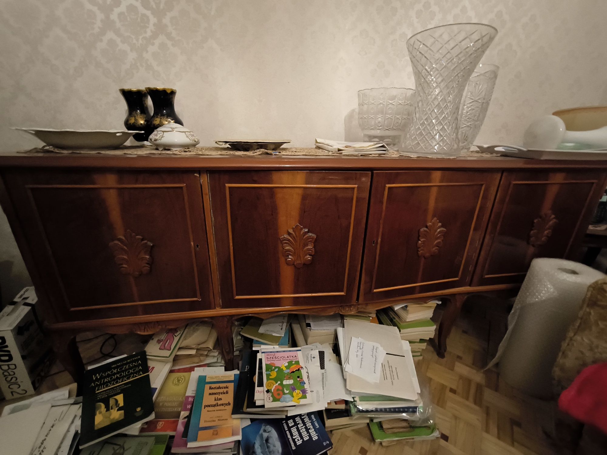 Meble drewniane w stylu ludwikowskim