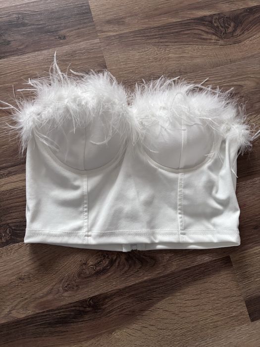 Biały krótki top z piórami S 36