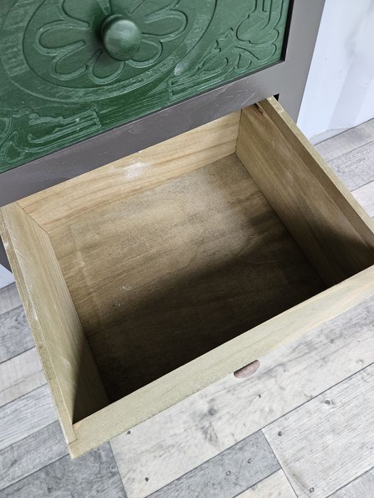 Antracytowy słupek cztery szufladki w oliwce