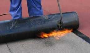 Remonty dachów krytych papą kompleksowo.