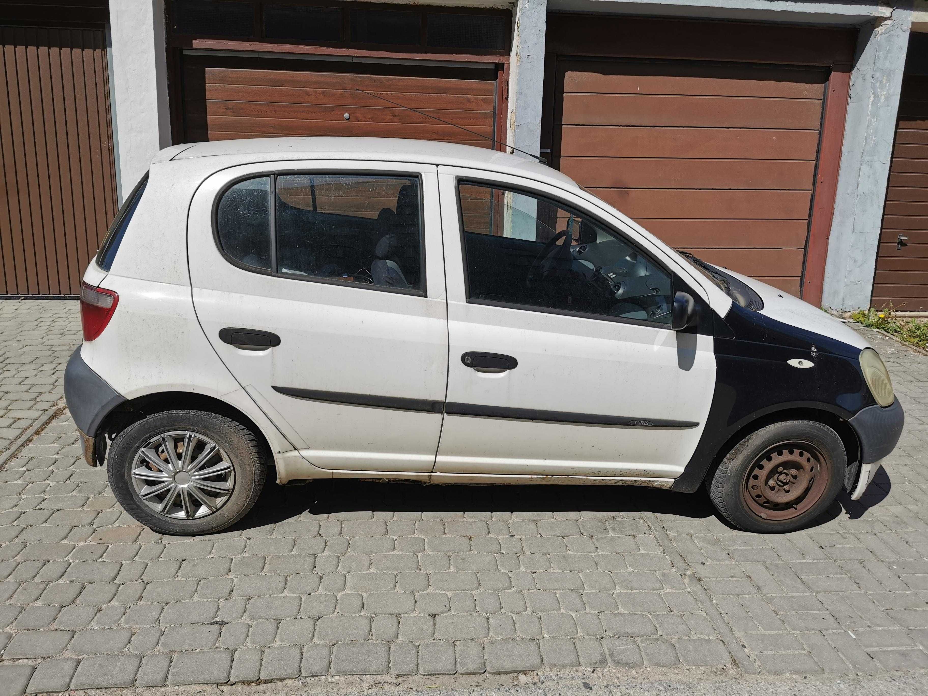 Toyota - Yaris 1.0 VVT - Benzyna - 2001