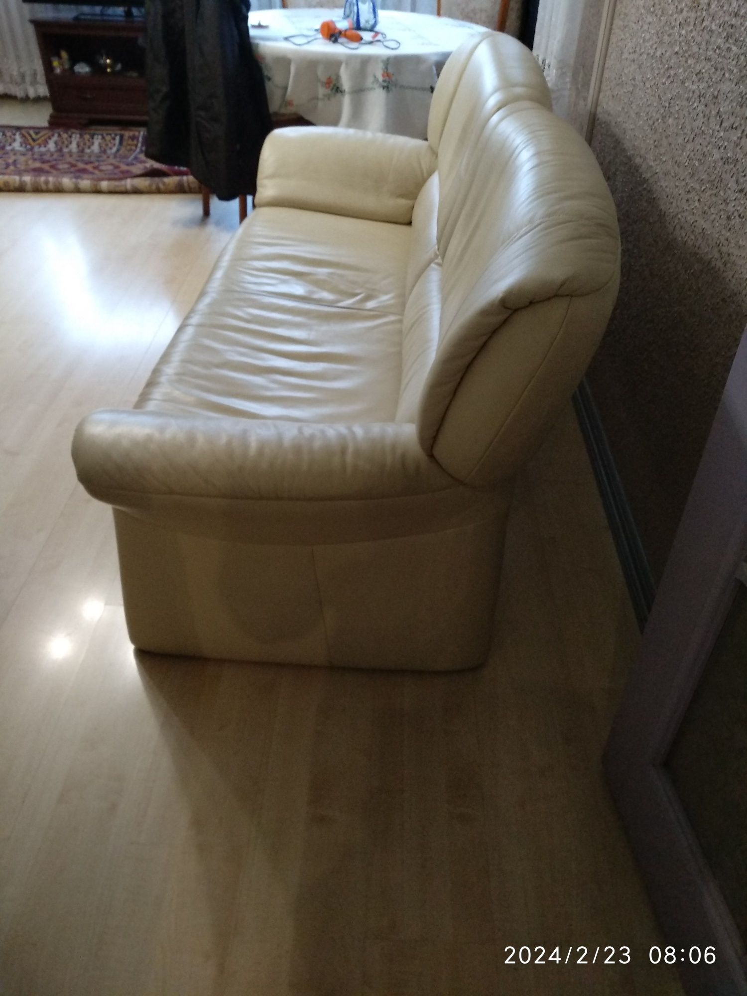 Sofa trzyosobowa, skórzana . stan dobry.