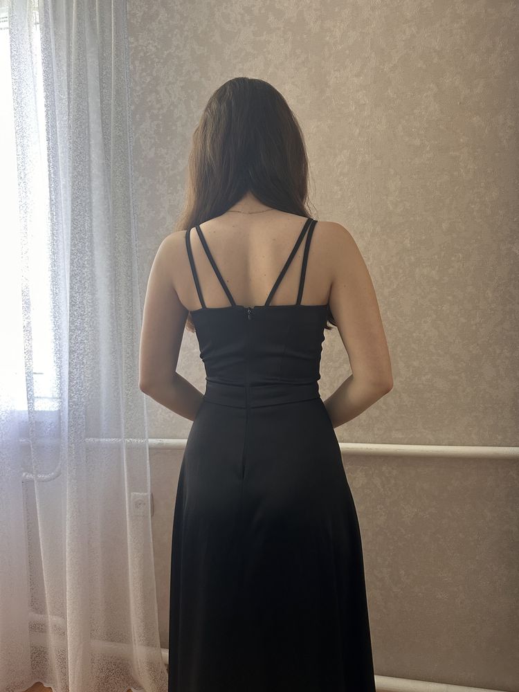 Чорна сукня з атласу. Tivardo