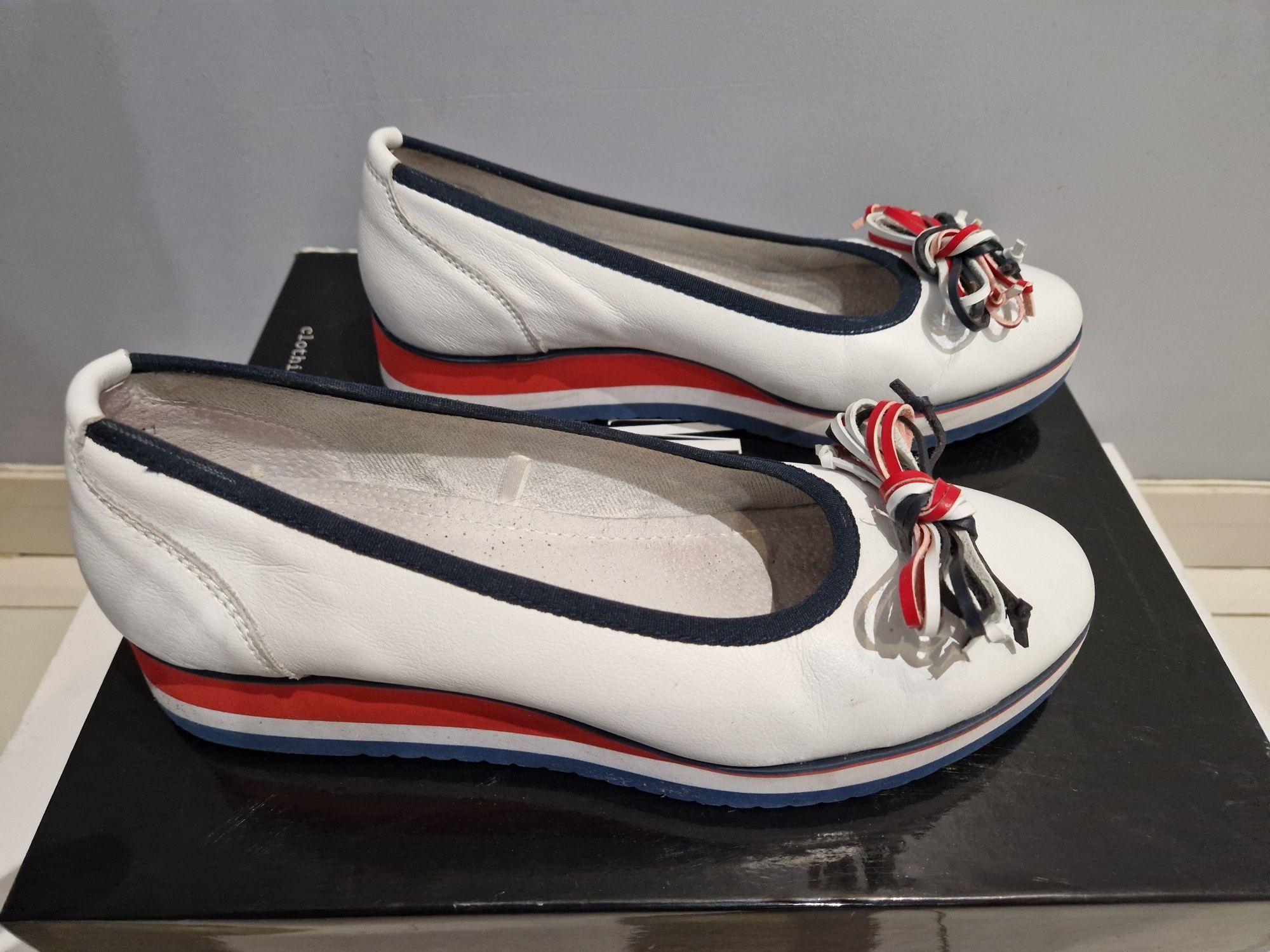 Buty Filippo DP2159 białe koturn skóra r. 41