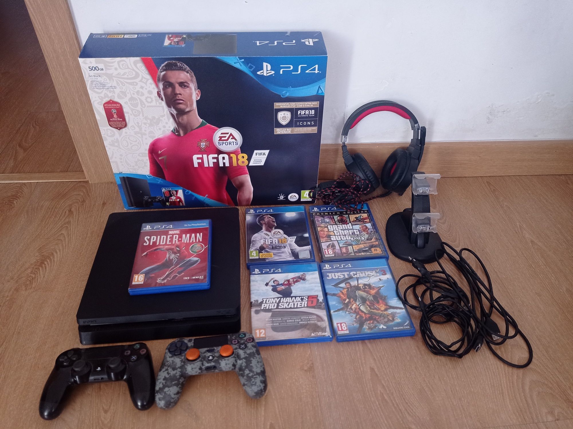 PS4 Slim + 2 comandos + 5 Jogos