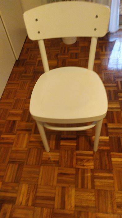 Cadeira IKEA branca
