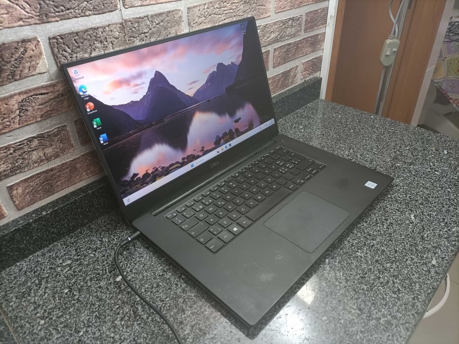 Dell XPS 15 9550 core i5 RAM 8gb SSD 1Terabyte