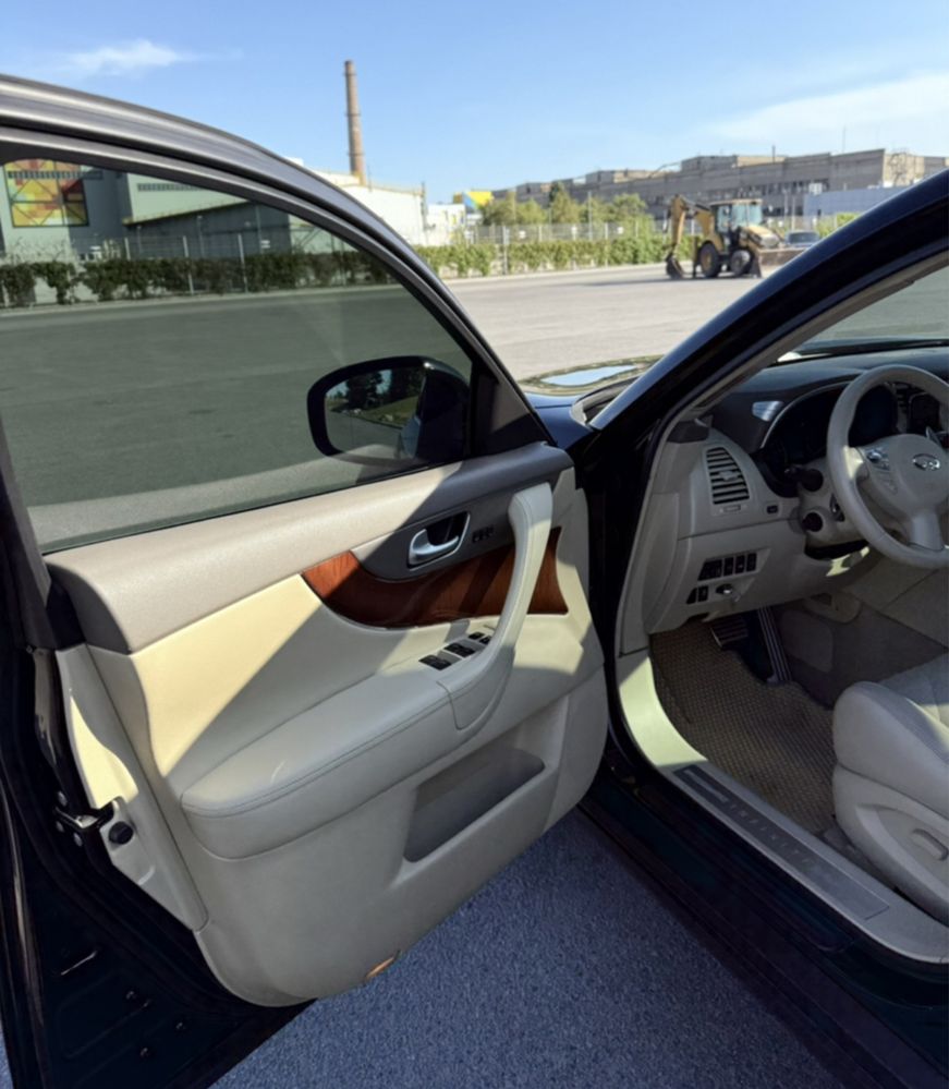 Infiniti QX70 2013