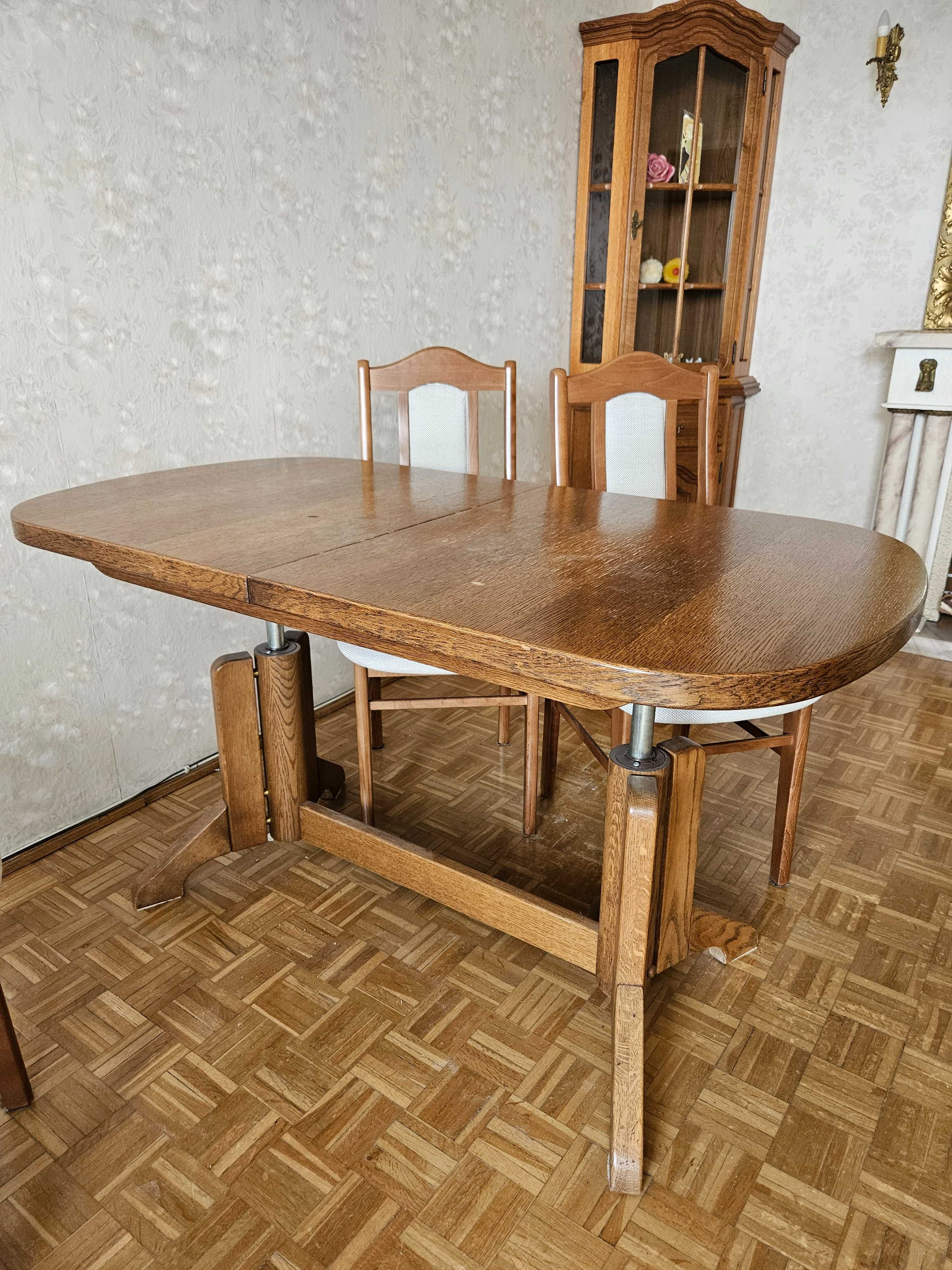 Stół drewniany w stylu rustykalnym