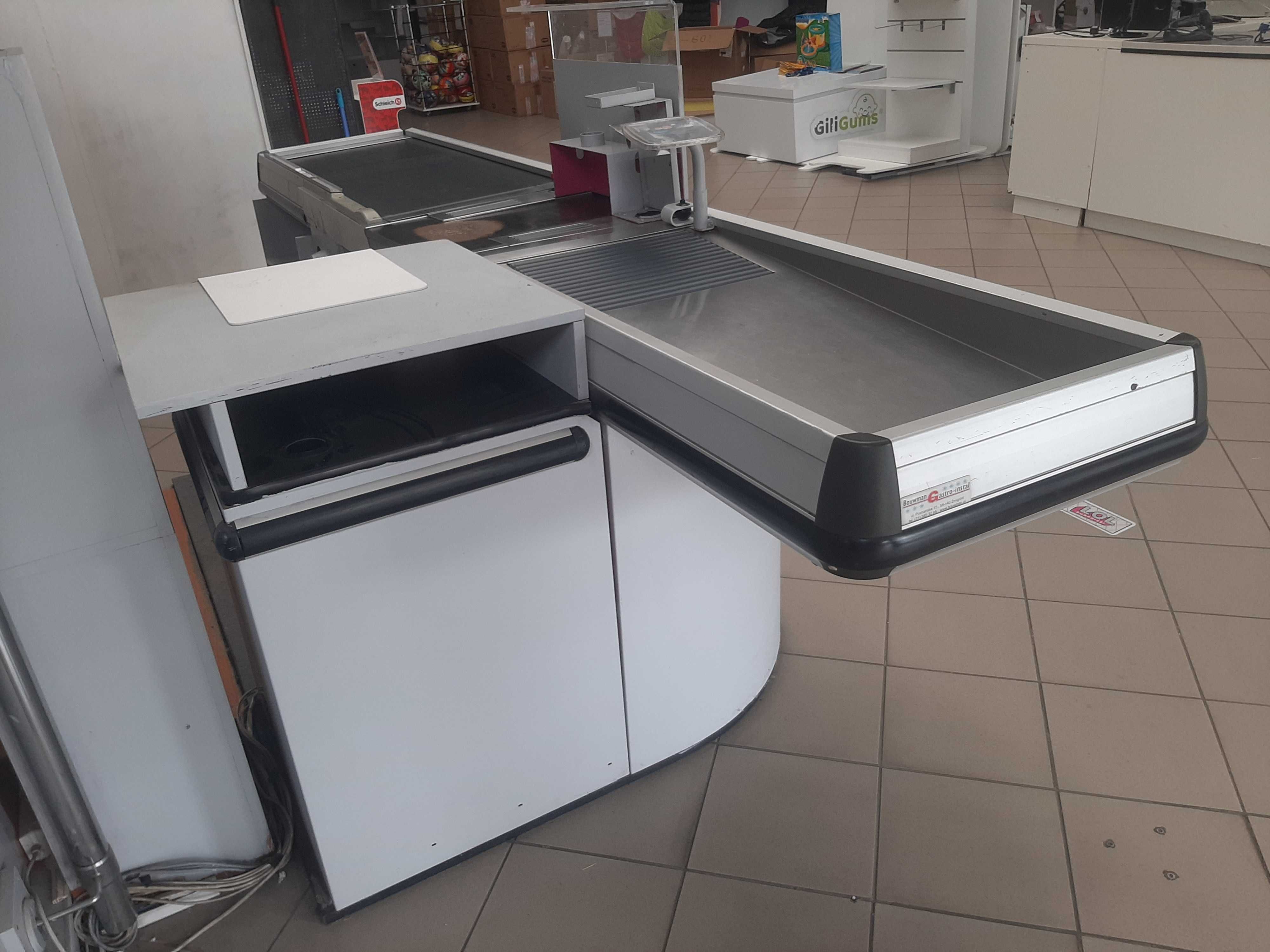Box kasowy lada stoisko z przesuwaną taśmą i miejscem na towar