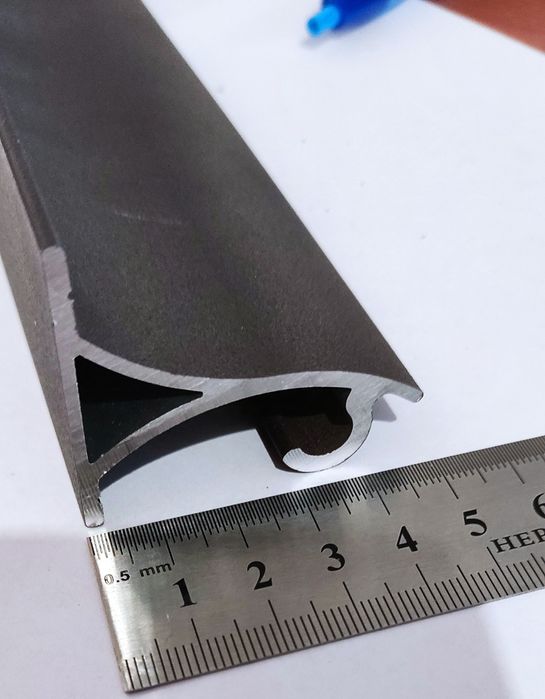 Профиль направляющий алюминиевый.