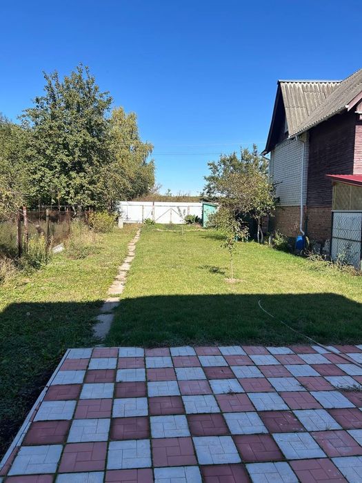 Сучасний гарний садовий будинок біля озера YV