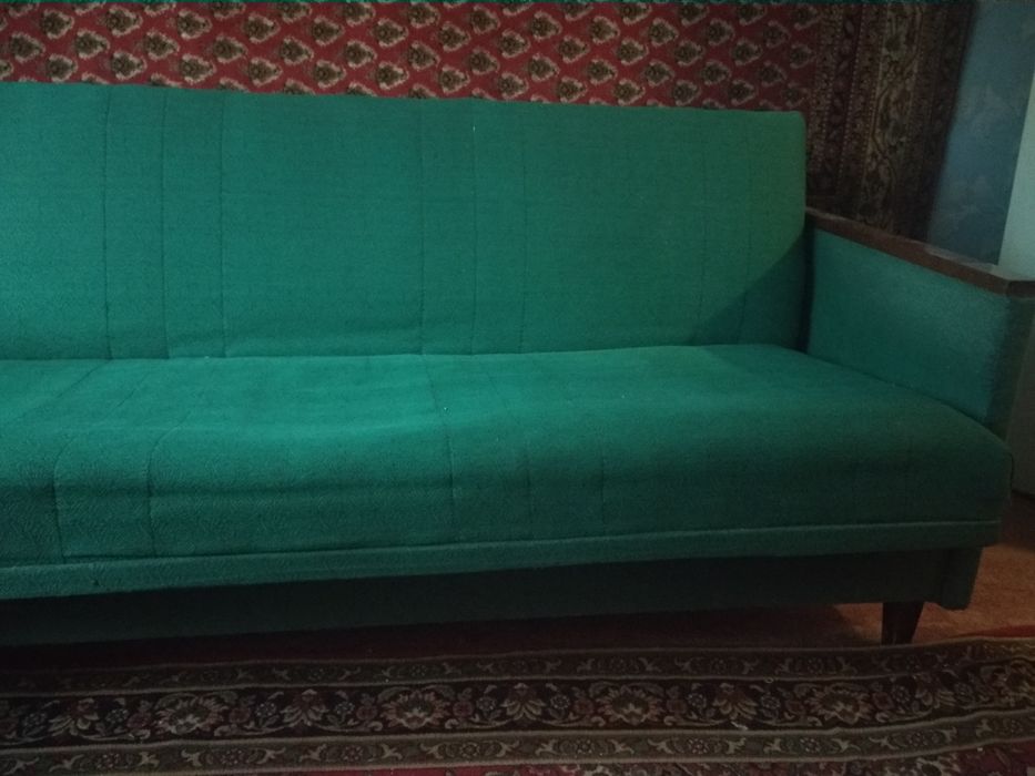 Диван с ковром !