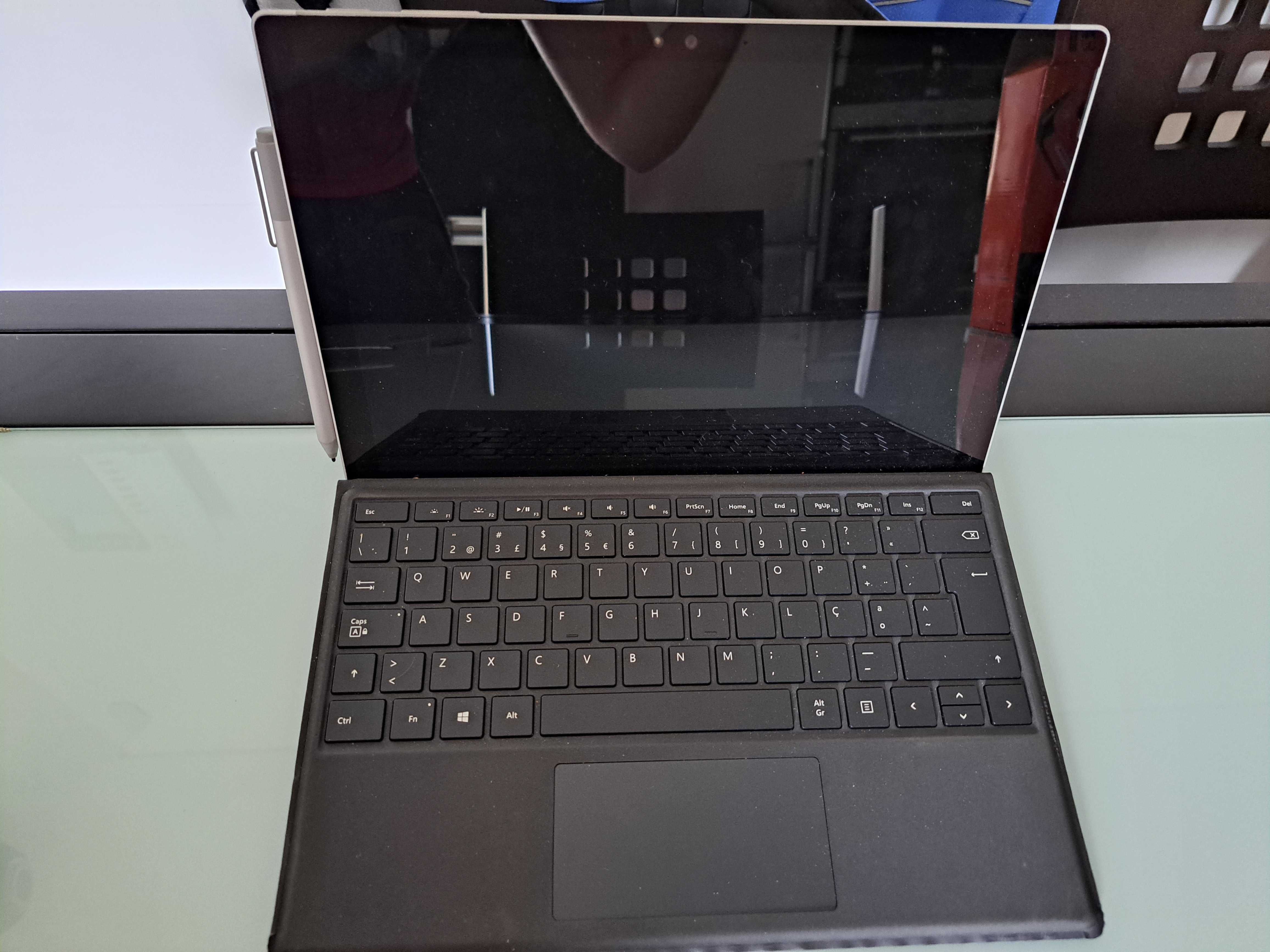 Computador / Tablet Microsoft Surface Pro 4 com teclado e caneta