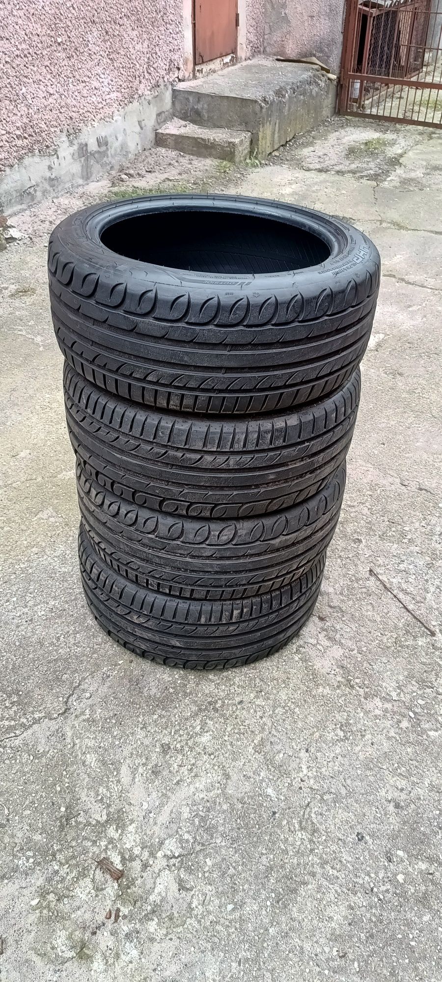 Komplet opon letnich Kormoran UHP 225/45 R17 komplet