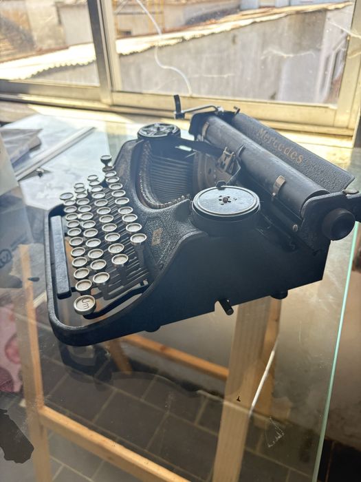 Máquina de Escrever Antiga - Mercedes Model E