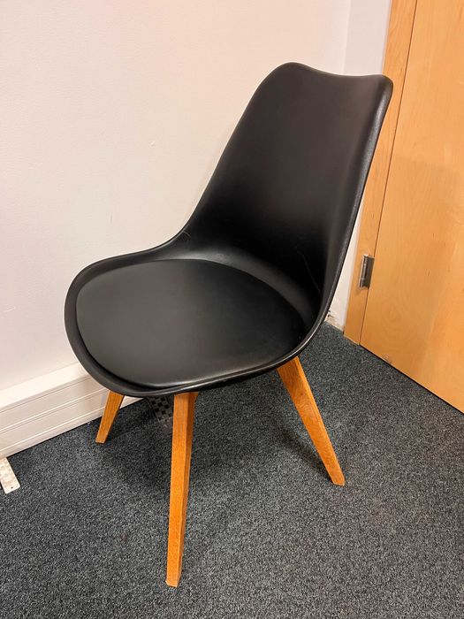 Tenzo Krzesła Gina Bess Czarne, drewniane nogi