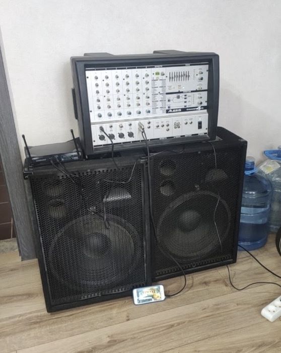 Alesis GIGAMIX 4FX комплект с колонками и кабелями