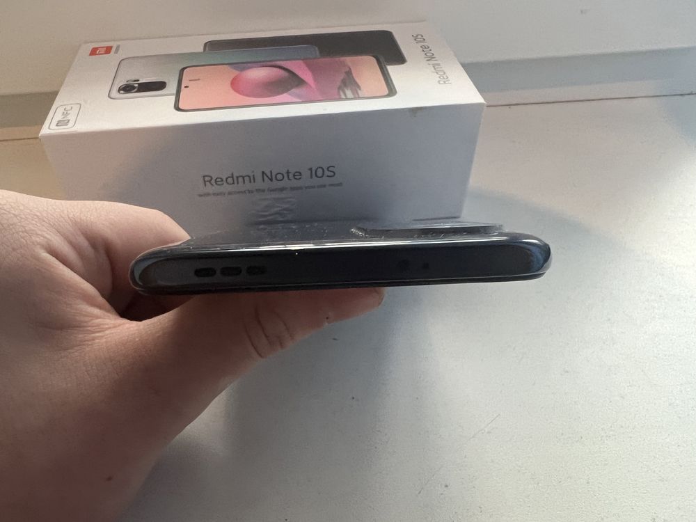 Xiaomi Redmi note 10s 6/64 + карта памяти на 64