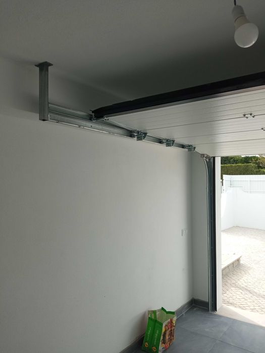 Portões seccionados, automatismos margem Sul