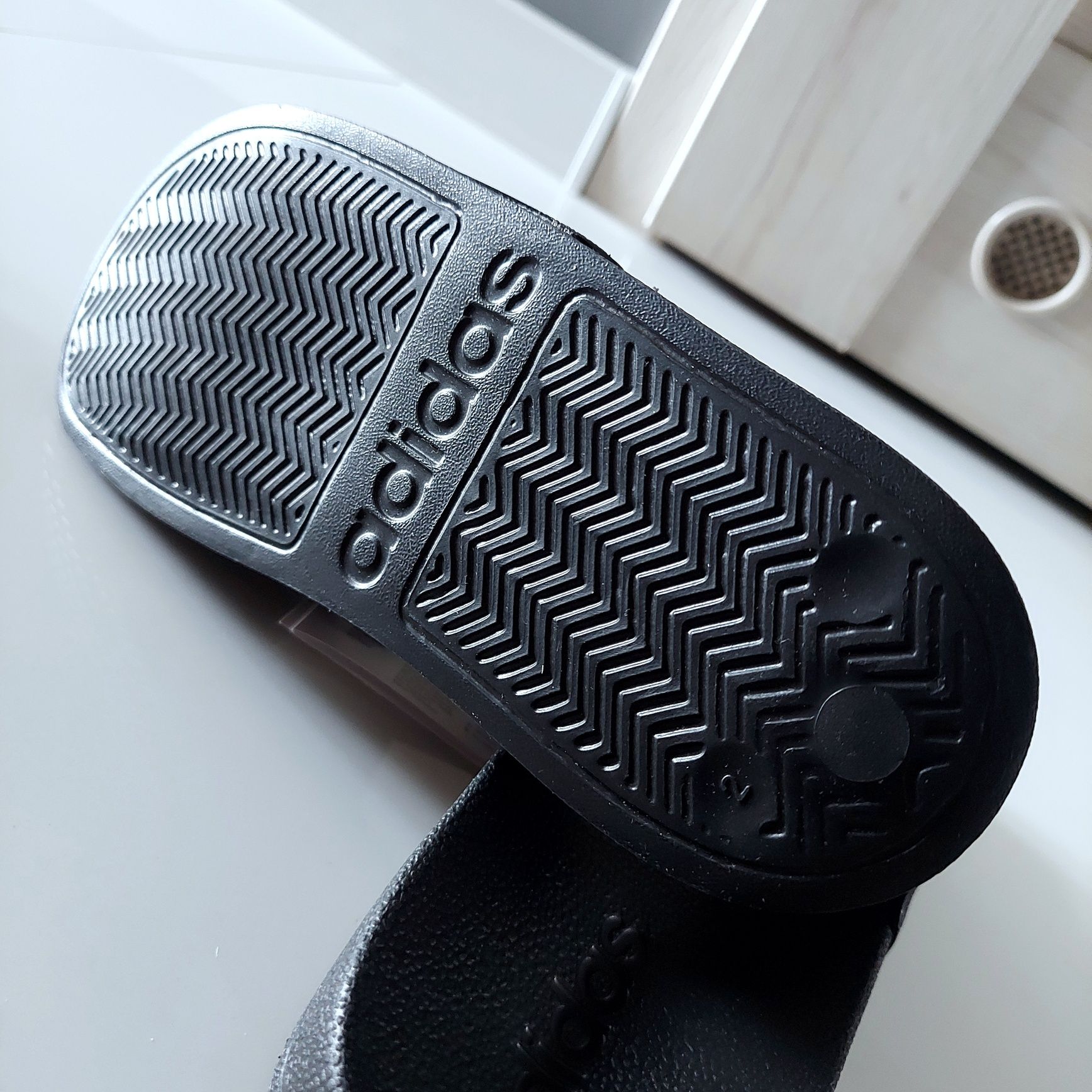 Adidas miękkie dziecięce klapki basenowe Adilette r. 32 SZYBKOSCHNĄCE