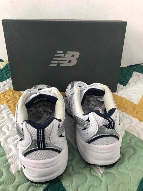 Biały^majestatyczny^NewBalance530^UnisexTrampki Roz.42.5