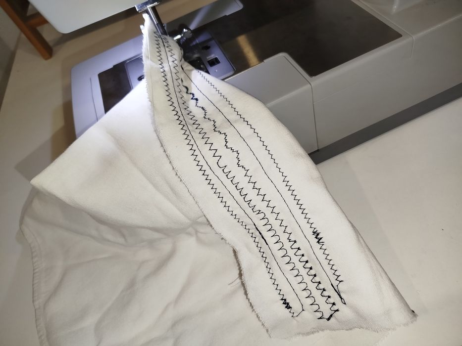 Máquina de costura heavy duty 4411