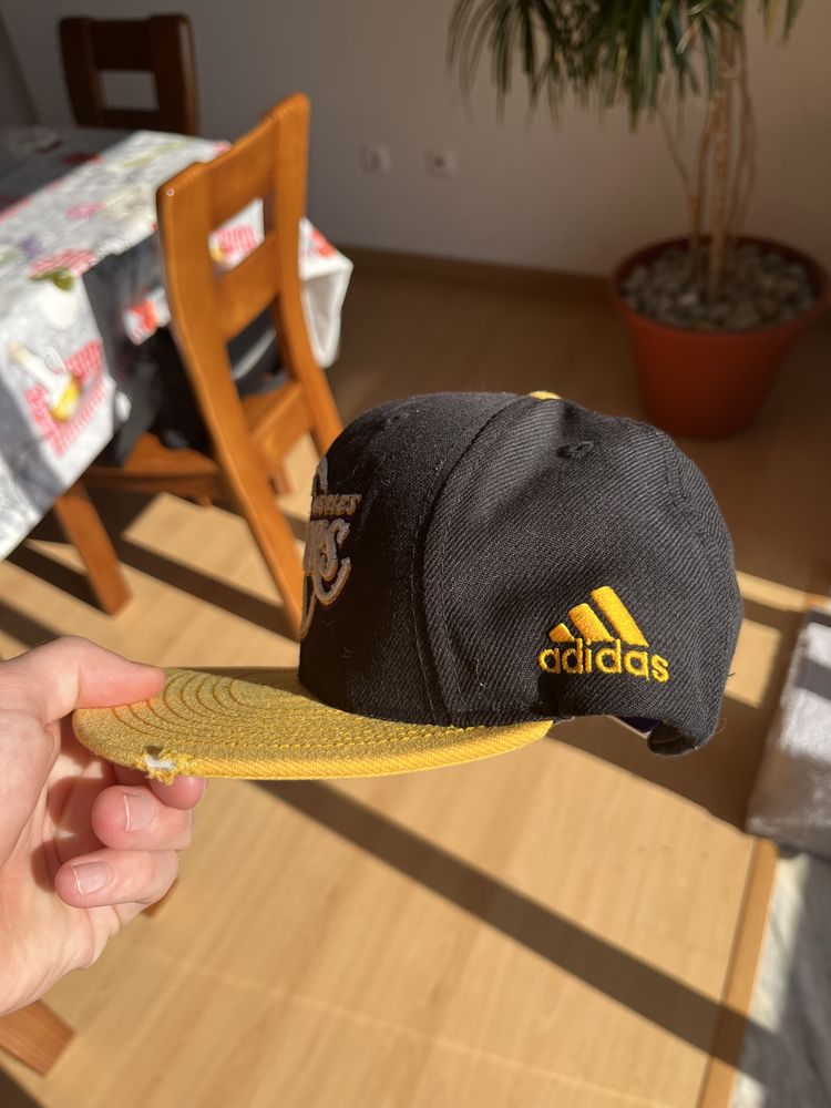 Cap dos Lakers (marca: adidas)