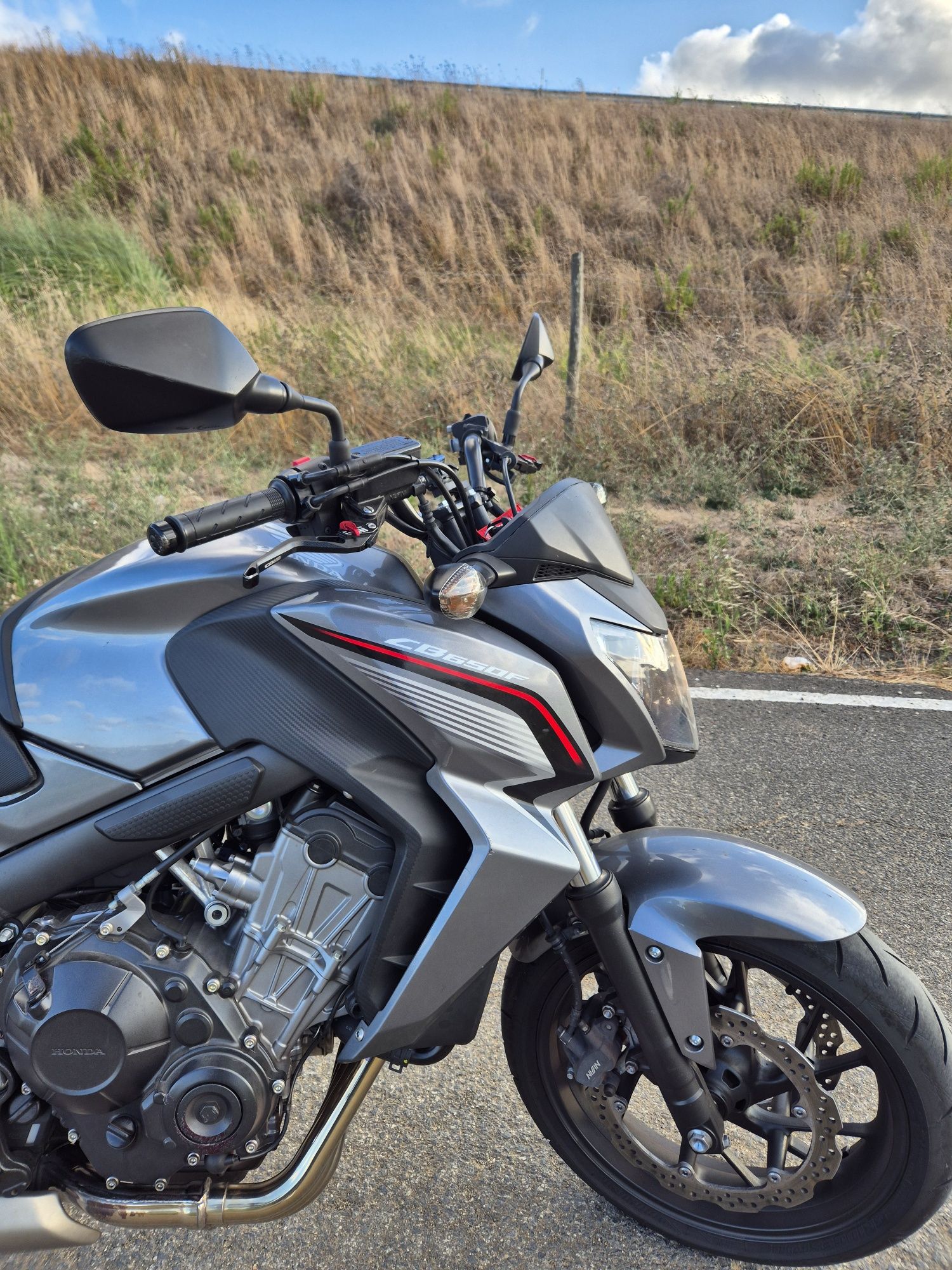 CB650F 2015 10.600 km