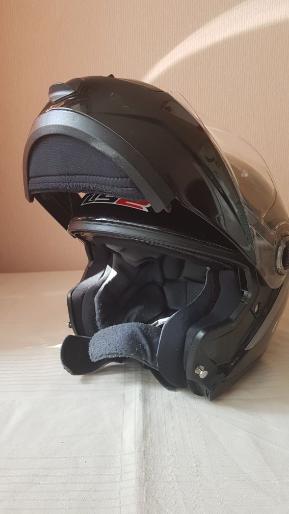 Мотошолом LS2 FF386  Gloss Black - це стильний і функціональн