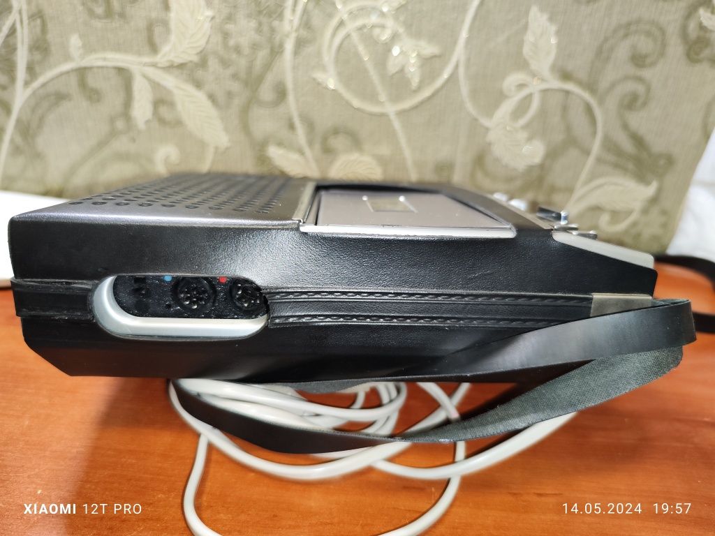 Продам PHILIPS N2204 Cassette Recorder