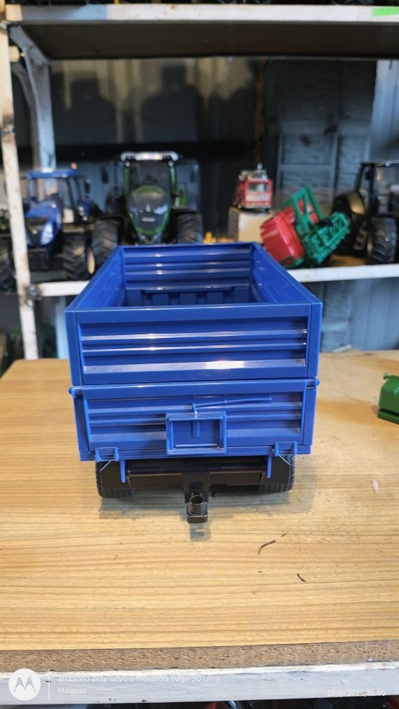 Bruder New Holland przyczepa