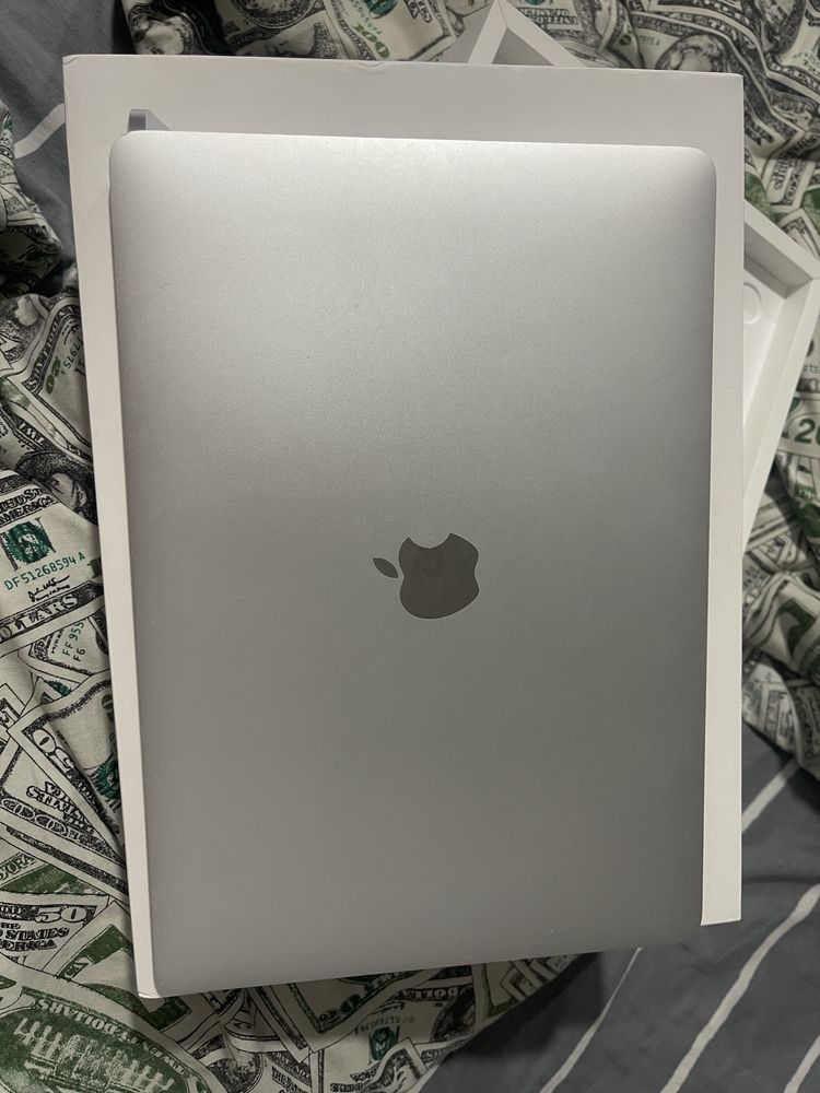 Макбук Air a1932 2019 Silver Core i5